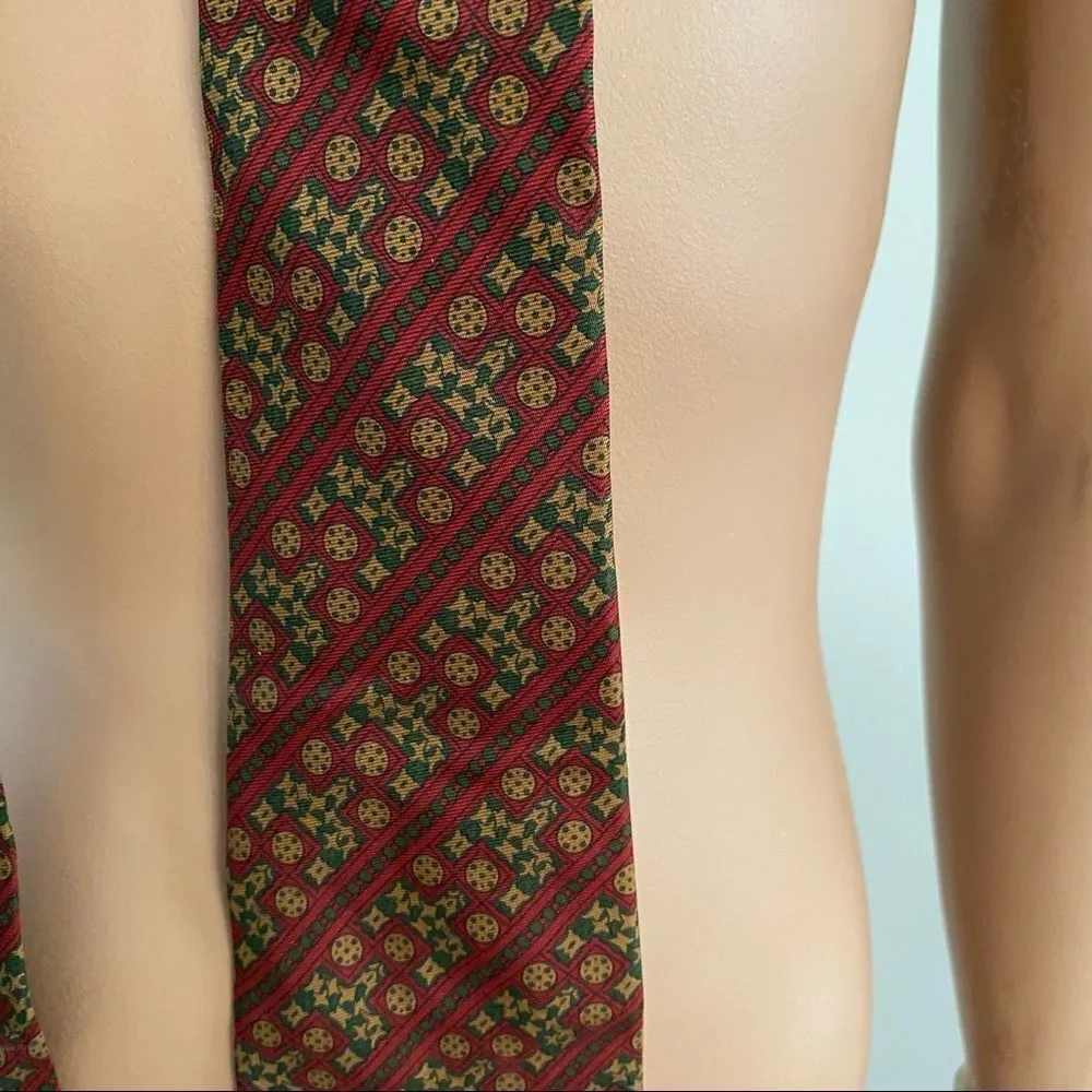 Salvador Ferragamo vintage made in Italy red green geometric print 100% silk tie